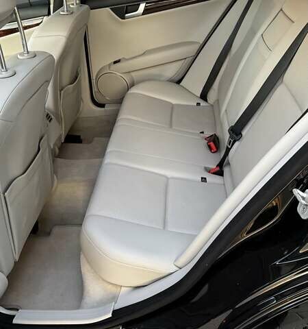 Мерседес Ц-Класс 2012 в Тернополе на Automoto.ua Черный Мерседес Ц-Класс, объемом двигателя 1.8 л и пробегом 174 тыс. км за 11999 $, фото 25 на Automoto.ua