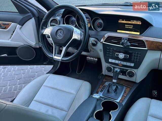 Черный Мерседес Ц-Класс, объемом двигателя 1.8 л и пробегом 243 тыс. км за 10900 $, фото 20 на Automoto.ua
