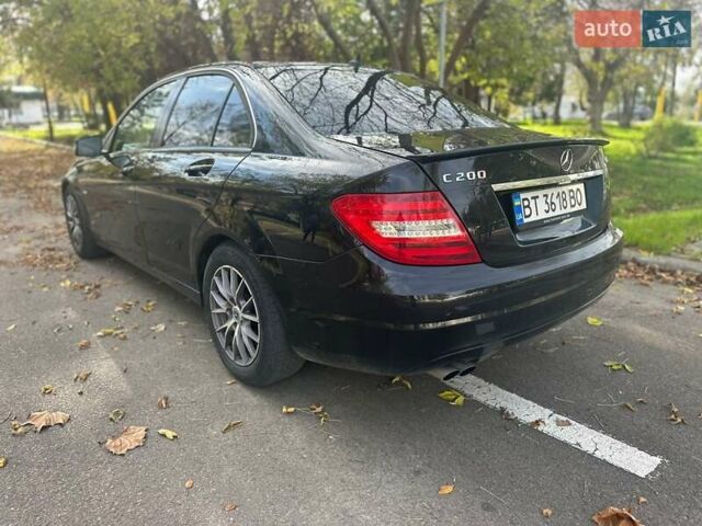 Черный Мерседес Ц-Класс, объемом двигателя 2.14 л и пробегом 205 тыс. км за 10500 $, фото 4 на Automoto.ua