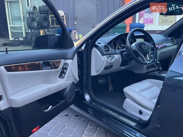 Черный Мерседес Ц-Класс, объемом двигателя 1.8 л и пробегом 243 тыс. км за 10900 $, фото 12 на Automoto.ua