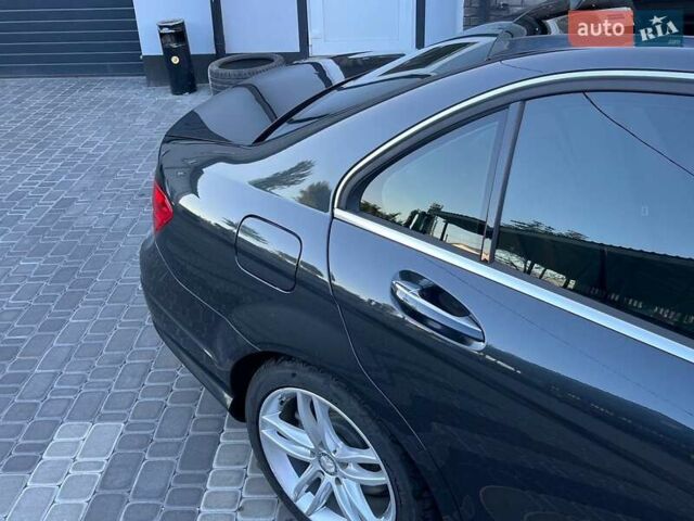 Черный Мерседес Ц-Класс, объемом двигателя 1.8 л и пробегом 243 тыс. км за 10900 $, фото 6 на Automoto.ua