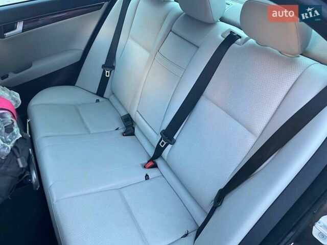 Черный Мерседес Ц-Класс, объемом двигателя 1.8 л и пробегом 243 тыс. км за 10900 $, фото 17 на Automoto.ua