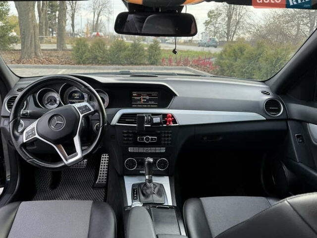 Чорний Мерседес Ц-Клас, об'ємом двигуна 2.15 л та пробігом 225 тис. км за 15200 $, фото 17 на Automoto.ua