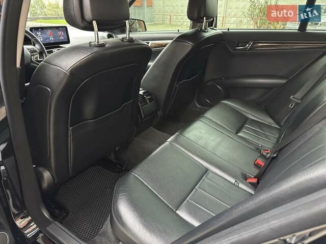 Черный Мерседес Ц-Класс, объемом двигателя 1.6 л и пробегом 208 тыс. км за 12800 $, фото 53 на Automoto.ua