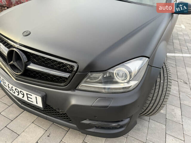 Чорний Мерседес Ц-Клас, об'ємом двигуна 2.15 л та пробігом 225 тис. км за 15200 $, фото 5 на Automoto.ua
