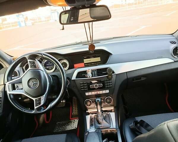 Черный Мерседес Ц-Класс, объемом двигателя 2.14 л и пробегом 213 тыс. км за 13000 $, фото 10 на Automoto.ua