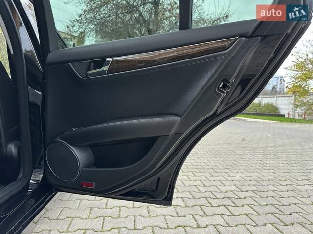 Черный Мерседес Ц-Класс, объемом двигателя 1.6 л и пробегом 208 тыс. км за 12800 $, фото 62 на Automoto.ua