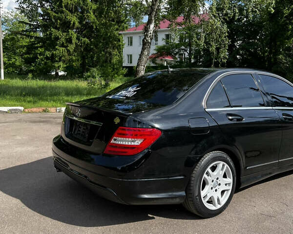Черный Мерседес Ц-Класс, объемом двигателя 1.8 л и пробегом 178 тыс. км за 10999 $, фото 4 на Automoto.ua