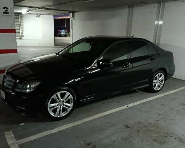 Черный Мерседес Ц-Класс, объемом двигателя 2.14 л и пробегом 213 тыс. км за 13000 $, фото 3 на Automoto.ua