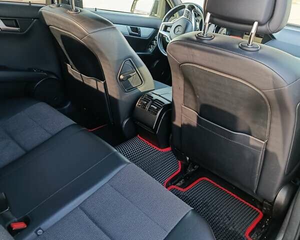 Черный Мерседес Ц-Класс, объемом двигателя 2.14 л и пробегом 213 тыс. км за 13000 $, фото 11 на Automoto.ua