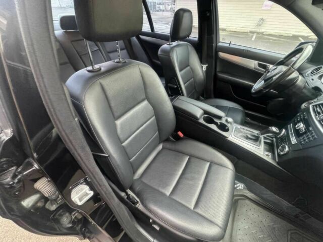 Черный Мерседес Ц-Класс, объемом двигателя 1.8 л и пробегом 87 тыс. км за 5000 $, фото 10 на Automoto.ua