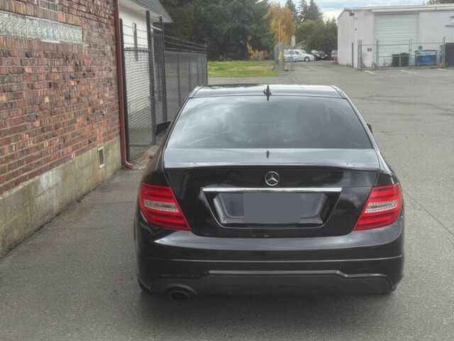 Черный Мерседес Ц-Класс, объемом двигателя 1.8 л и пробегом 87 тыс. км за 5000 $, фото 6 на Automoto.ua