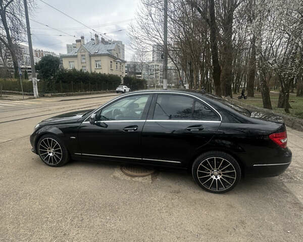 Черный Мерседес Ц-Класс, объемом двигателя 2.15 л и пробегом 145 тыс. км за 14350 $, фото 3 на Automoto.ua