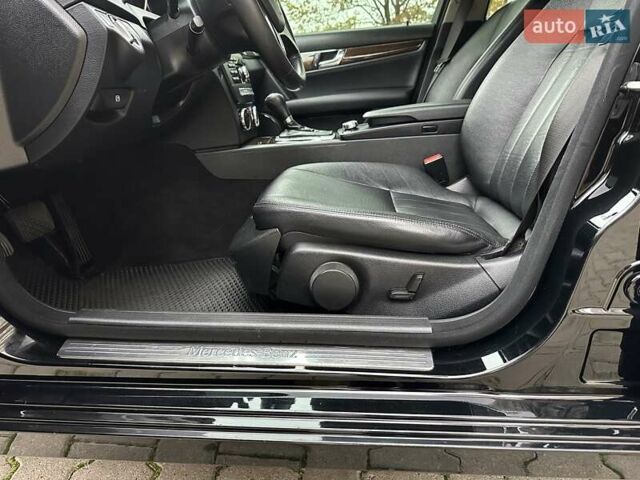 Черный Мерседес Ц-Класс, объемом двигателя 1.6 л и пробегом 208 тыс. км за 12800 $, фото 63 на Automoto.ua