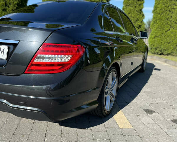 Черный Мерседес Ц-Класс, объемом двигателя 1.8 л и пробегом 154 тыс. км за 12800 $, фото 19 на Automoto.ua