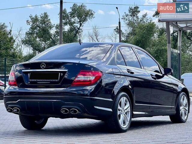 Черный Мерседес Ц-Класс, объемом двигателя 3 л и пробегом 280 тыс. км за 14100 $, фото 9 на Automoto.ua
