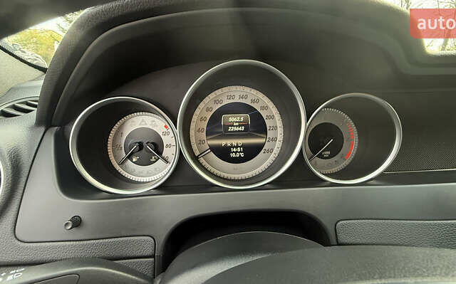 Чорний Мерседес Ц-Клас, об'ємом двигуна 2.15 л та пробігом 225 тис. км за 15200 $, фото 18 на Automoto.ua