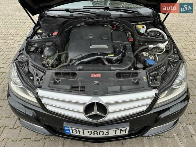 Черный Мерседес Ц-Класс, объемом двигателя 1.6 л и пробегом 208 тыс. км за 12800 $, фото 98 на Automoto.ua