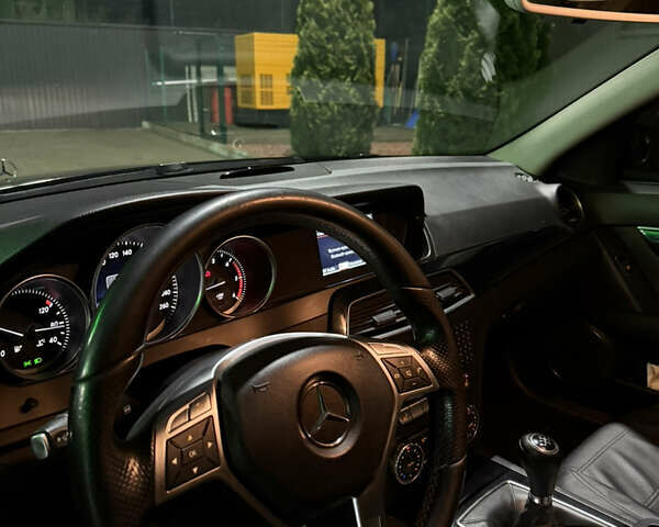 Чорний Мерседес Ц-Клас, об'ємом двигуна 2.2 л та пробігом 220 тис. км за 12400 $, фото 23 на Automoto.ua