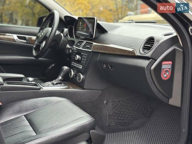 Черный Мерседес Ц-Класс, объемом двигателя 1.6 л и пробегом 208 тыс. км за 12800 $, фото 30 на Automoto.ua