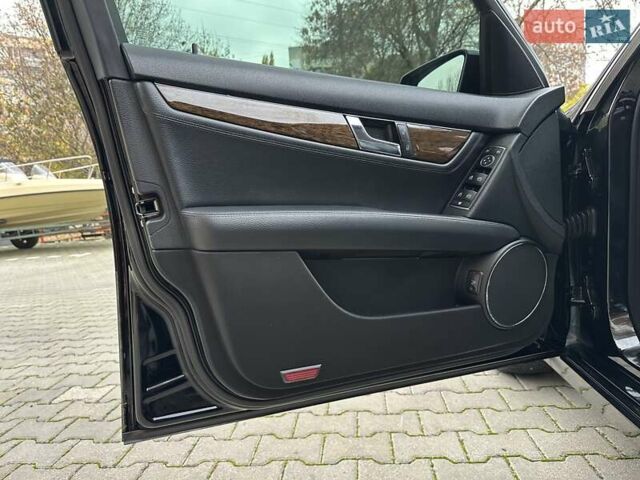 Черный Мерседес Ц-Класс, объемом двигателя 1.6 л и пробегом 208 тыс. км за 12800 $, фото 59 на Automoto.ua