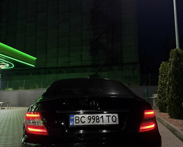 Чорний Мерседес Ц-Клас, об'ємом двигуна 2.2 л та пробігом 220 тис. км за 12400 $, фото 3 на Automoto.ua