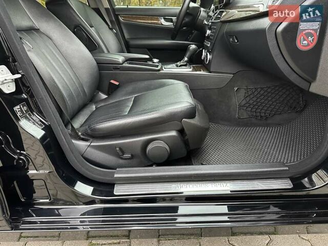 Черный Мерседес Ц-Класс, объемом двигателя 1.6 л и пробегом 208 тыс. км за 12800 $, фото 65 на Automoto.ua