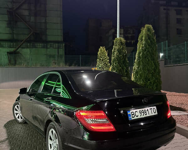 Чорний Мерседес Ц-Клас, об'ємом двигуна 2.2 л та пробігом 220 тис. км за 12400 $, фото 4 на Automoto.ua