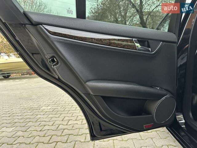 Черный Мерседес Ц-Класс, объемом двигателя 1.6 л и пробегом 208 тыс. км за 12800 $, фото 60 на Automoto.ua