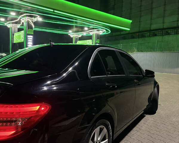 Чорний Мерседес Ц-Клас, об'ємом двигуна 2.2 л та пробігом 220 тис. км за 12400 $, фото 8 на Automoto.ua