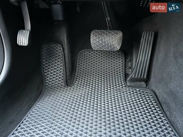 Черный Мерседес Ц-Класс, объемом двигателя 1.6 л и пробегом 208 тыс. км за 12800 $, фото 47 на Automoto.ua