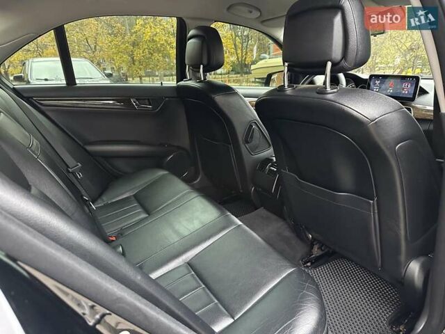 Черный Мерседес Ц-Класс, объемом двигателя 1.6 л и пробегом 208 тыс. км за 12800 $, фото 51 на Automoto.ua