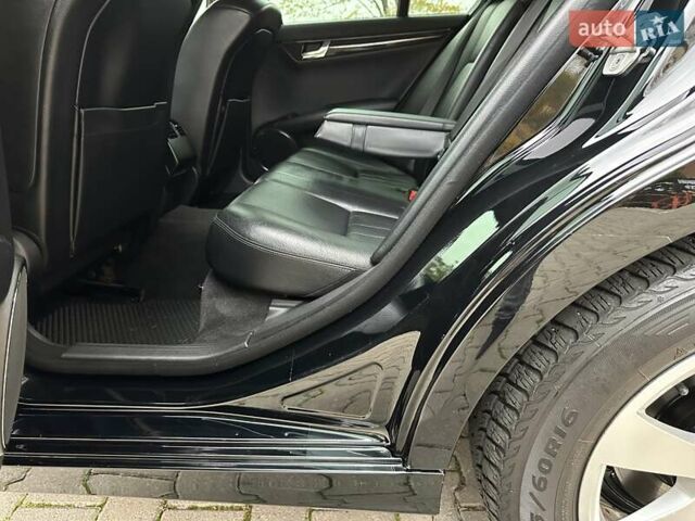 Черный Мерседес Ц-Класс, объемом двигателя 1.6 л и пробегом 208 тыс. км за 12800 $, фото 64 на Automoto.ua