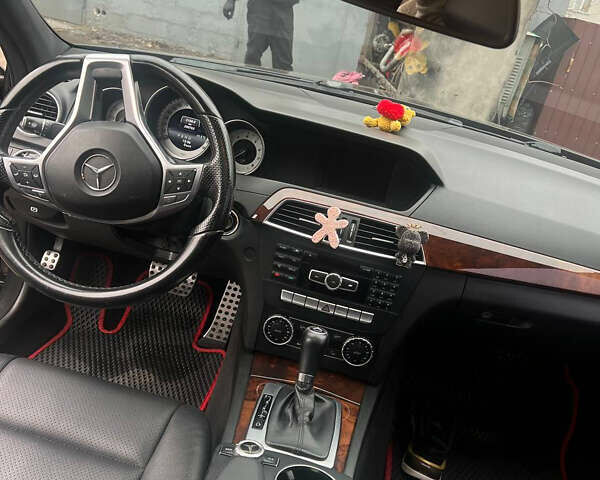 Чорний Мерседес Ц-Клас, об'ємом двигуна 1.8 л та пробігом 200 тис. км за 11300 $, фото 8 на Automoto.ua
