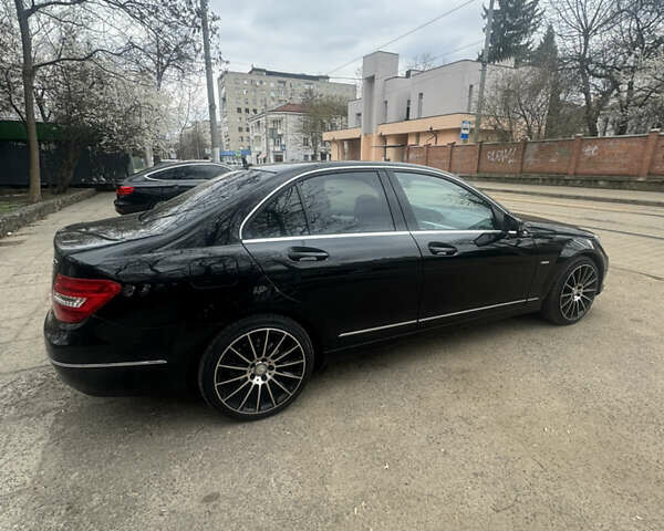 Черный Мерседес Ц-Класс, объемом двигателя 2.15 л и пробегом 145 тыс. км за 14350 $, фото 21 на Automoto.ua