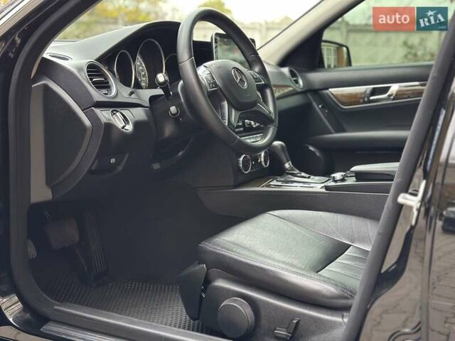 Черный Мерседес Ц-Класс, объемом двигателя 1.6 л и пробегом 208 тыс. км за 12800 $, фото 29 на Automoto.ua