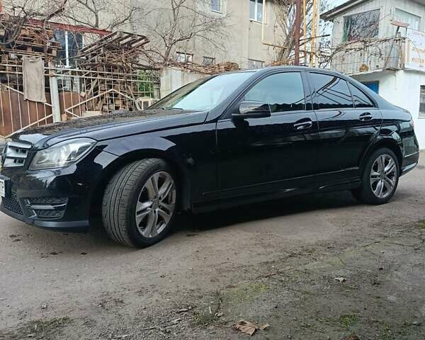 Чорний Мерседес Ц-Клас, об'ємом двигуна 2.14 л та пробігом 213 тис. км за 12300 $, фото 3 на Automoto.ua