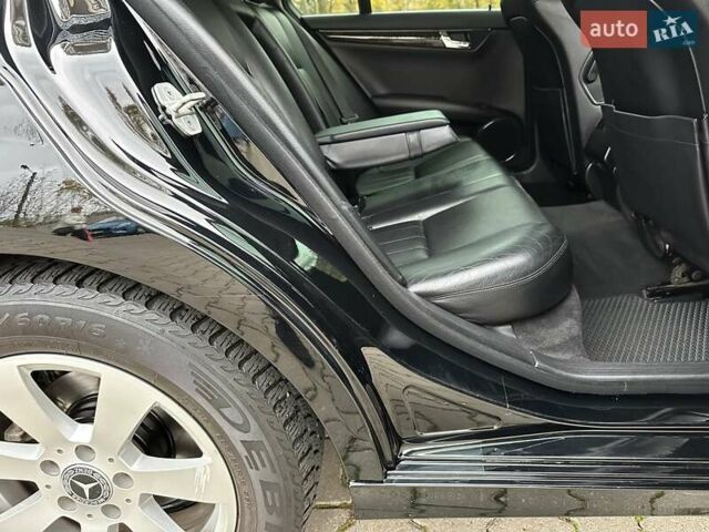 Черный Мерседес Ц-Класс, объемом двигателя 1.6 л и пробегом 208 тыс. км за 12800 $, фото 66 на Automoto.ua