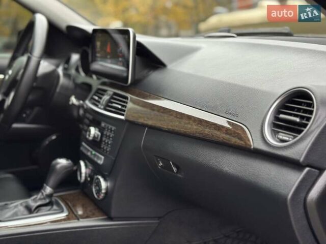 Черный Мерседес Ц-Класс, объемом двигателя 1.6 л и пробегом 208 тыс. км за 12800 $, фото 31 на Automoto.ua