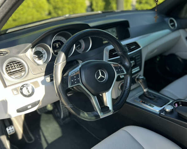 Чорний Мерседес Ц-Клас, об'ємом двигуна 1.8 л та пробігом 156 тис. км за 12800 $, фото 22 на Automoto.ua