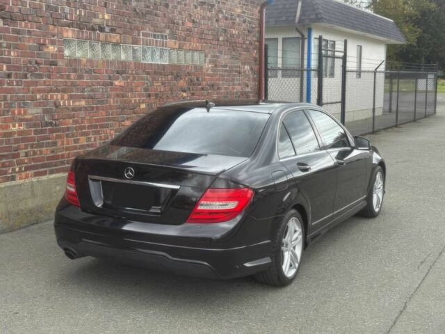 Черный Мерседес Ц-Класс, объемом двигателя 1.8 л и пробегом 87 тыс. км за 5000 $, фото 7 на Automoto.ua