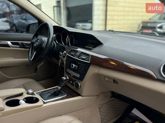Чорний Мерседес Ц-Клас, об'ємом двигуна 3.5 л та пробігом 153 тис. км за 11999 $, фото 17 на Automoto.ua