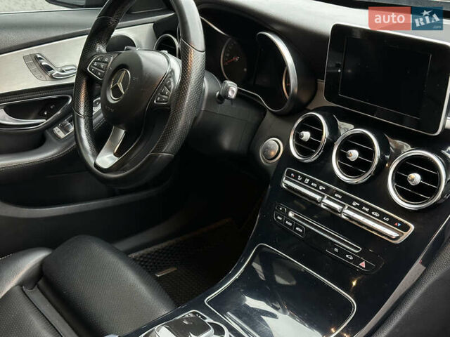 Чорний Мерседес Ц-Клас, об'ємом двигуна 2 л та пробігом 150 тис. км за 15950 $, фото 54 на Automoto.ua