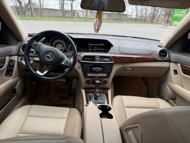 Черный Мерседес Ц-Класс, объемом двигателя 1.8 л и пробегом 110 тыс. км за 8500 $, фото 8 на Automoto.ua