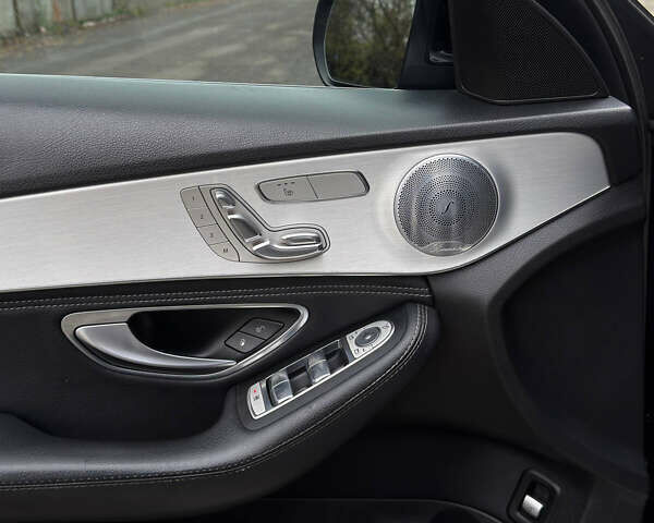 Черный Мерседес Ц-Класс, объемом двигателя 1.99 л и пробегом 190 тыс. км за 15900 $, фото 9 на Automoto.ua