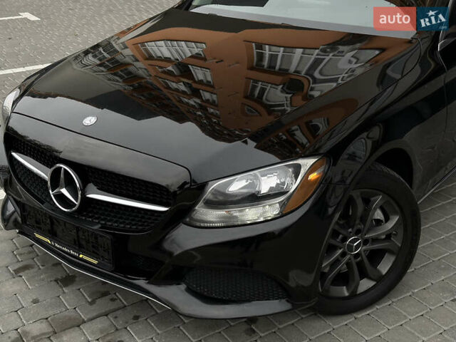 Чорний Мерседес Ц-Клас, об'ємом двигуна 2 л та пробігом 150 тис. км за 15950 $, фото 6 на Automoto.ua