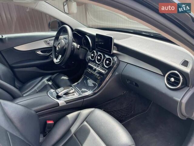 Чорний Мерседес Ц-Клас, об'ємом двигуна 1.99 л та пробігом 108 тис. км за 16500 $, фото 1 на Automoto.ua