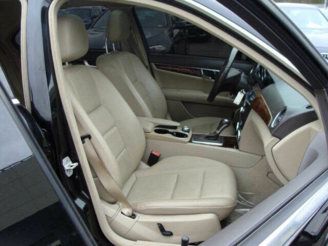 Чорний Мерседес Ц-Клас, об'ємом двигуна 3.5 л та пробігом 89 тис. км за 7600 $, фото 7 на Automoto.ua