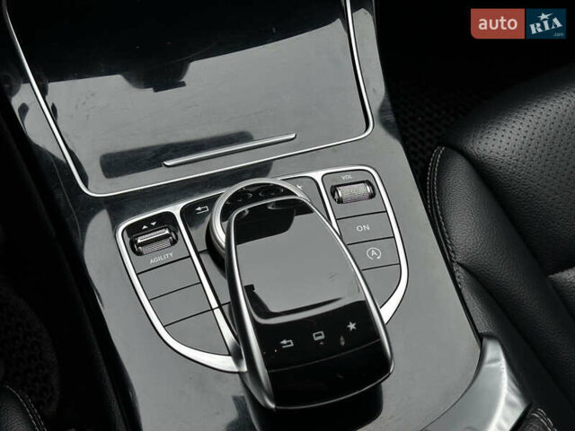Чорний Мерседес Ц-Клас, об'ємом двигуна 2 л та пробігом 150 тис. км за 15950 $, фото 51 на Automoto.ua