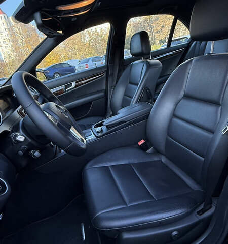 Чорний Мерседес Ц-Клас, об'ємом двигуна 1.8 л та пробігом 112 тис. км за 12900 $, фото 17 на Automoto.ua